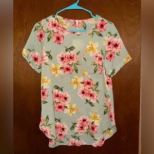 NWT Floral top. Fits like a Medium
